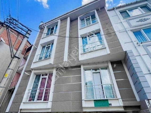 Arda Emlak Ofisi’nden Ayşe Kadın Mevkiinde Uygun Fiyatlı Ara Kat Eşyalı Daire