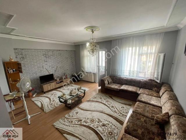Arda Emlak Ofisi’nden Plevne Okulu Yakını Ara Kat Daire