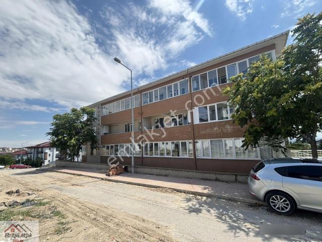 Arda Emlak Ofisin’den Jandarma Mevkiinde Ara Kat Balkonlu Eşyalı Daire