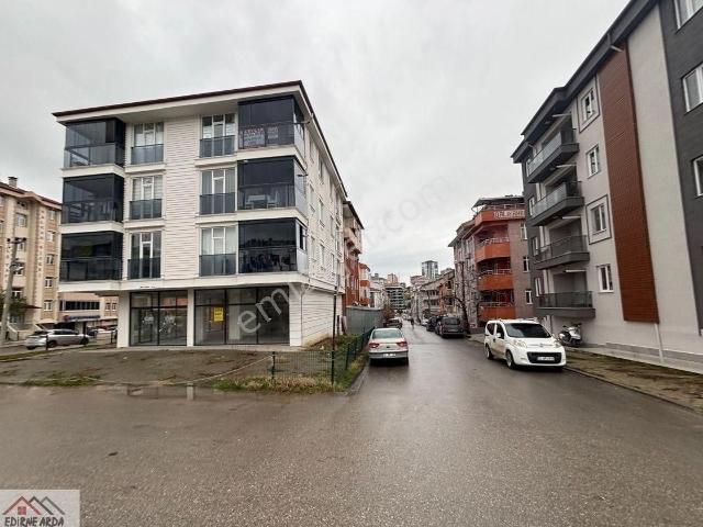 Arda Emlak Ofisin’den Jandarma Mevkiinde Kapalı Balkonlu Eşyalı Yatırımlık Daire