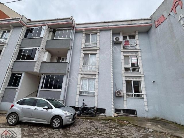 Arda Emlak Ofisin’den Selimiye Camii Yakını Kapalı Balkonlu Geniş Daire