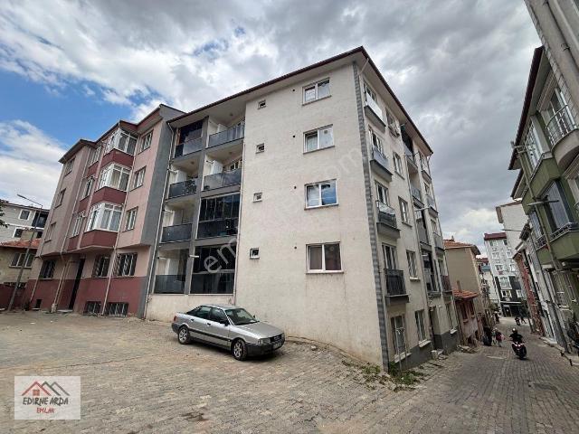 Arda Emlak Ofisinden Ayşekadın Mevkiinde Balkonlu Full Eşyalı Daire