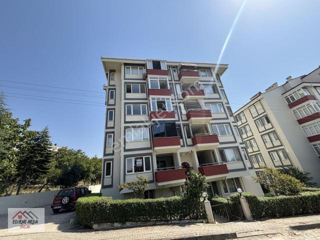 Arda Emlak Ofisinden Baca Yakını Geniş Balkonlu Daire