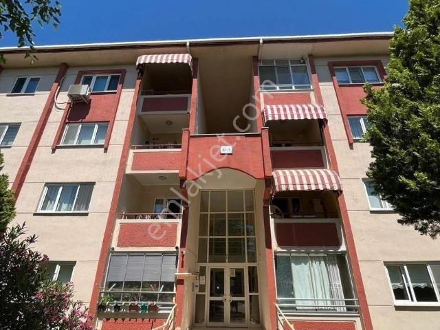 Arda Emlak Ofisinden Eski Toki Evleri’nde Geniş Temiz Daire