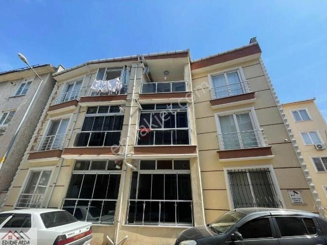 Arda Emlak Ofisinden Medrese Ali Bey Mahallesi’nde Temiz 2 + 1 Daire