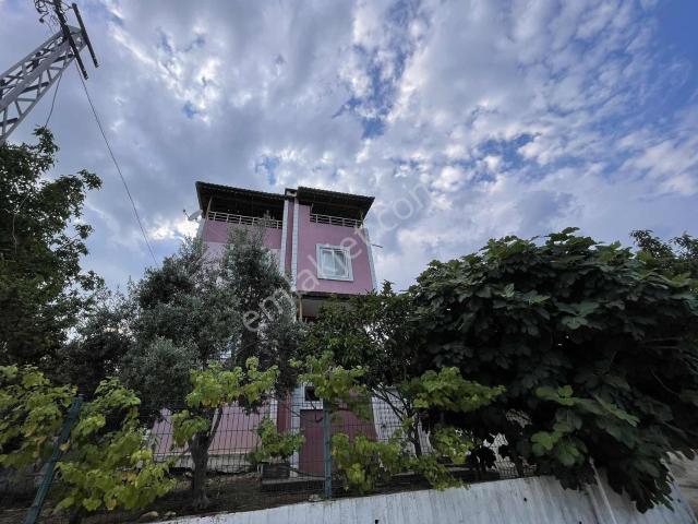 Arda'dan Mersin Yenişehir Kocahamzalı'da Satılık Triblex Villa