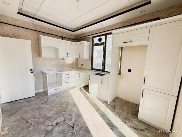 ÇARDAKLIKAYA BULVARINDA ARAKAT 2+1 SIFIR KOMBİ AYDINLATMA DAHİL