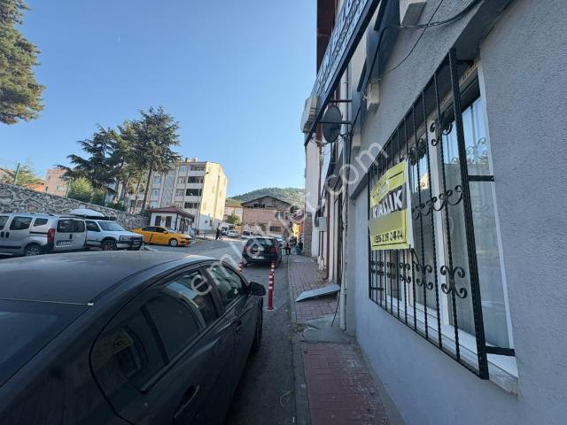 Ardala'da 2 Oda 1 Oturmalı Mutfaklı Anayol Üzeri Eşyalı Kiralık