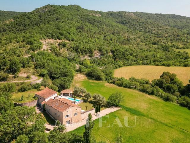 Ardèche méridionale Mas provençal 293m² Viviers