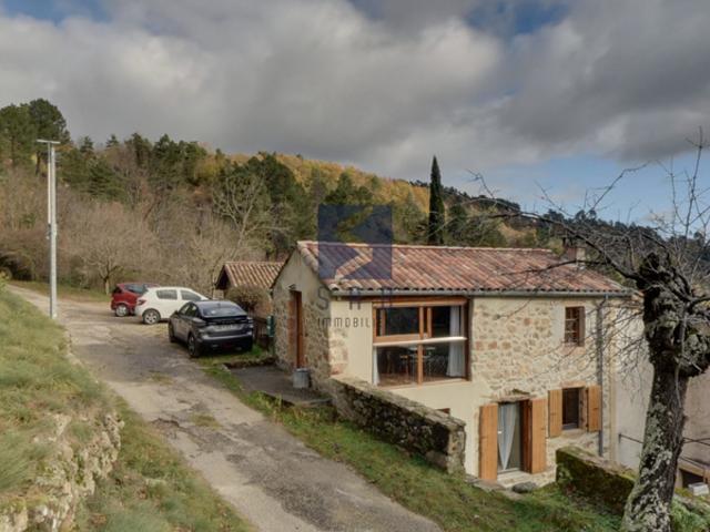 ARDECHE: Belle maison de Pays en pierre dans un écrin de ve