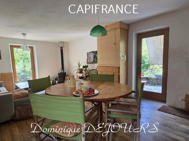 Ardèche, St Sauveur de Montagut, dans la vallée de l'Eyrieux maison en pierres et une annexe pour atelier ou projet studio indépendant
