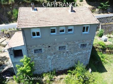 Ardèche, Vallée de l'Eyrieux à St Sauveur de Montagut, Maison de 126 m² avec deux logements et terrain de 1 300 m² à rénover