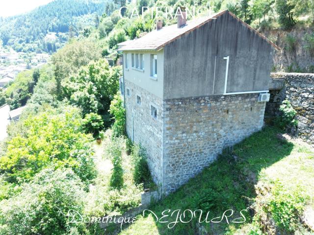 Ardèche, Vallée de l'Eyrieux à St Sauveur de Montagut, Maison de 126 m² avec deux logements et terrain de 1 300 m² à rénover