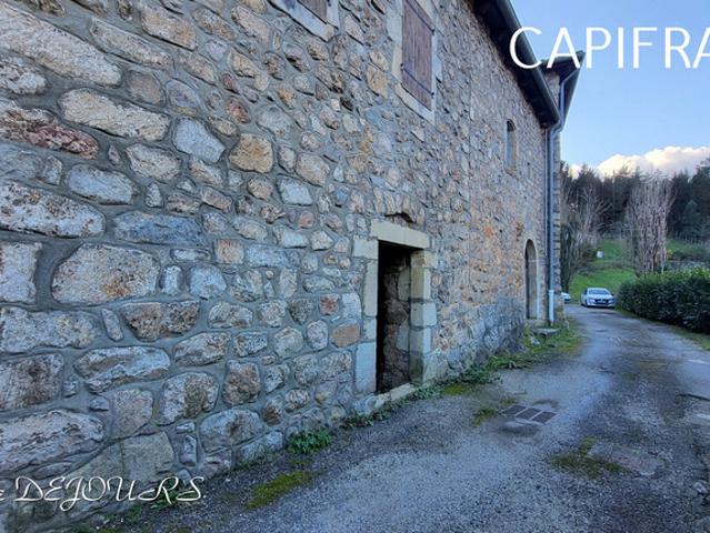 ARDECHE Vallée de L'Eyrieux Ensemble de 6 Gites rénovés à exploiter Immédiatement 4000m² de terrain
