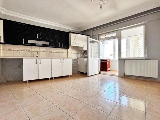 Arden Yapı'dan Belediye Meydanında Kombili Çift Balkonlu 3+1 Kiralık Daire