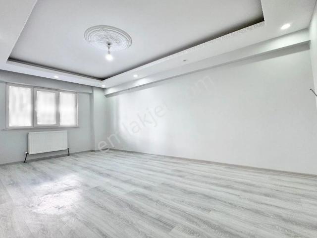 Arden Yapı'dan İskanlı Kombili Büyük Balkon Ön Cephe Satılık 2+1