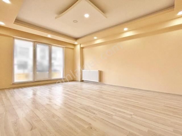 Arden Yapı'dan İskanlı Kombili Ön Cephe Site İçi Kiralık 2+1 !