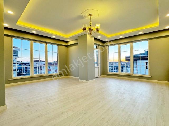 Arden Yapı'dan Site İçi Kombili Cam Balkonlu Ön Cep. Kiralık 3+1