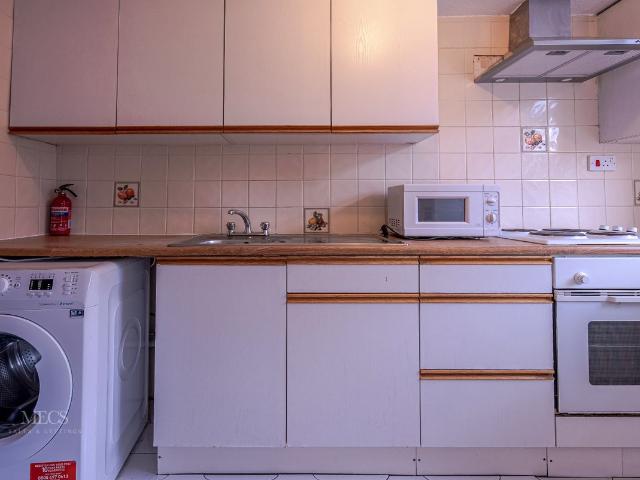 Arden Grove, Ladywood, Birmingham, West Midlands B16, 2 bed flat to rent, £980 pcm | PrimeLocation