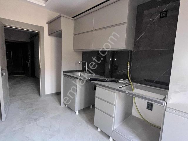 Arden Gyo'dan İkinisanda Satılık 2+1 Ebeveyn Banyolu Daire!