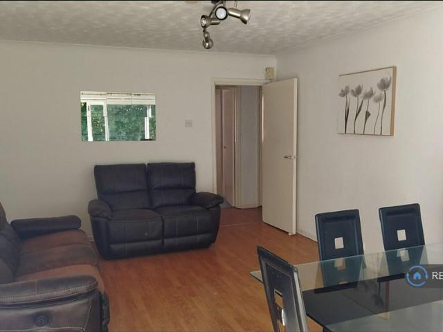 Arden Place, Luton, LU2 2 bed flat to rent £1,150 pcm £265 pw