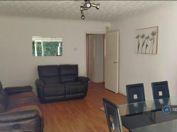 Arden Place, Luton, LU2 2 bed flat to rent £1,275 pcm £294 pw