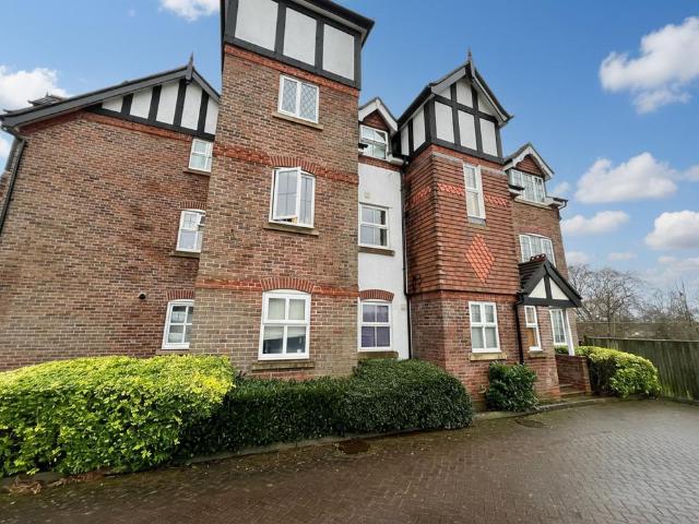 Arderne Place, Alderley Edge, SK9 2 bed apartment to rent £1,195 pcm £276 pw
