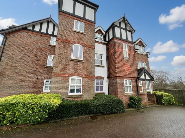 Arderne Place, Alderley Edge SK9, 2 bed flat to rent, £1,195 pcm | PrimeLocation