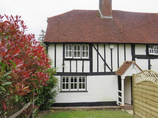 Ardingly Road, East Grinstead RH19 Studio to rent £1,100 pcm £254 pw