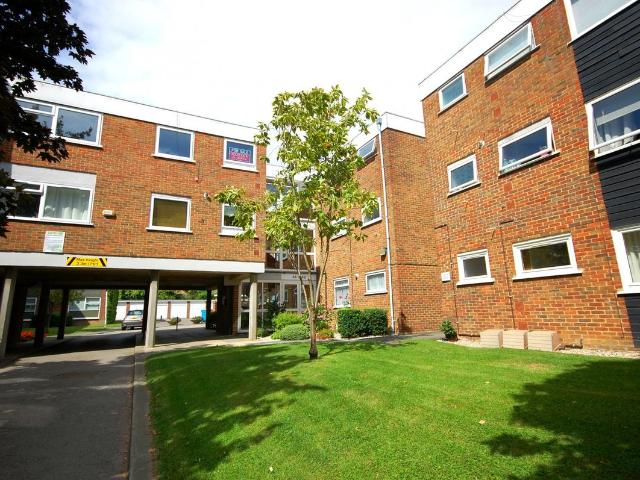 Ardleigh Court, Hutton Road CM15, 2 bed flat to rent, £1,450 pcm | PrimeLocation