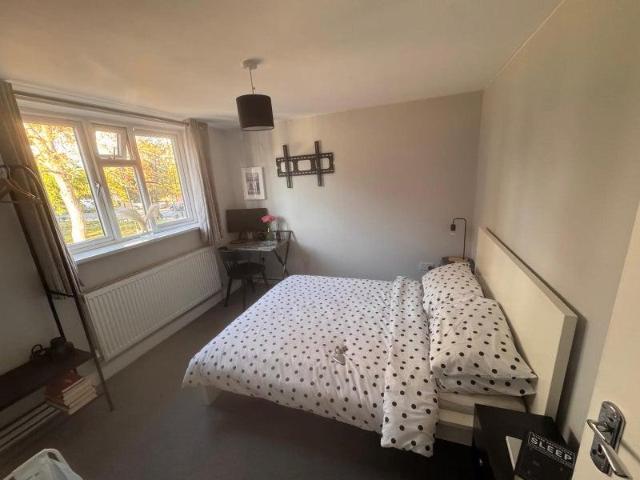 Ardley Close, London SE6 2 bed house to rent £1,800 pcm £415 pw
