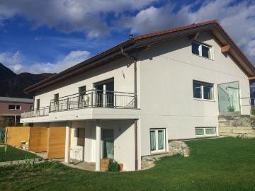 Ardon Spacieuse villa avec 4 logements, idéale pour famille ou investisseur
