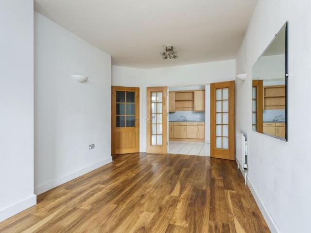 Arethusa House, Gunwharf Quays. 2 bed flat to rent £1,650 pcm £381 pw