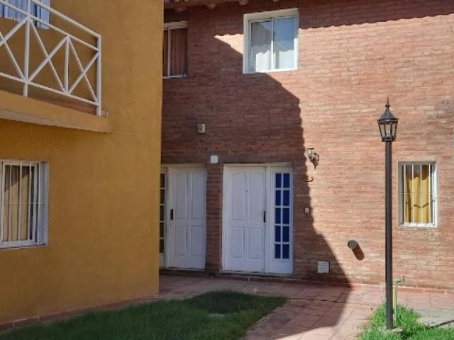 Arevalo Inmobiliaria, Alquila En Capital, Dpto De 1 Dormitorio, Amplio Con Cochera