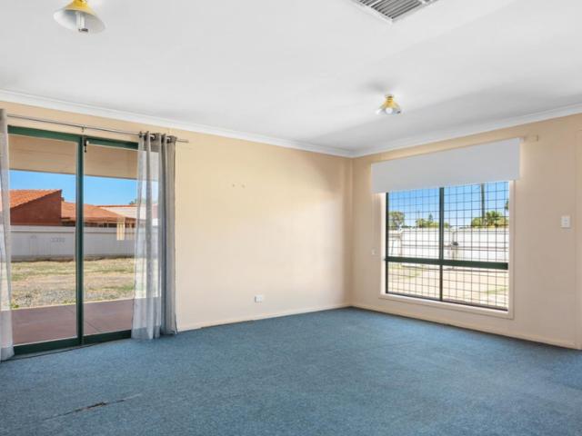 Are you looking for a spacious rental property that offers comfort and convenience?