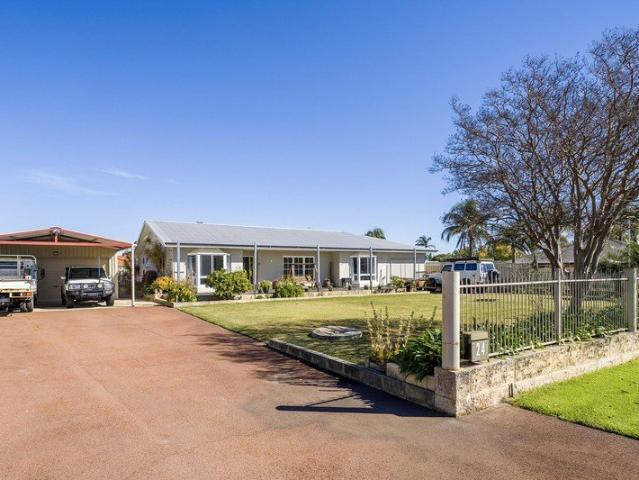 ARE YOU LOOKING FOR SOMETHING SPECIAL THIS IS IT and WHAT AWAITS THE ASTUTE BUYER is All on a large 1333 Sqm block WITH R30 ZONING