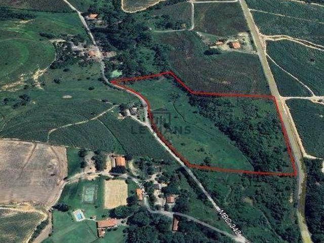 Área à venda e para alugar em Mombuca, Centro