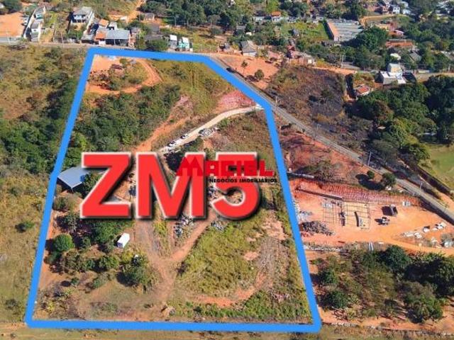 Área Ampla no Santa Cecília Localização Privilegiada e Alto Potencial de Uso