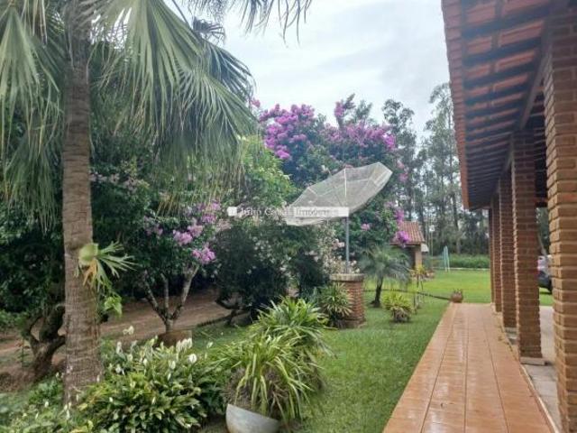 Área com chácara á venda 11.165,00m2 de terreno e 606,25m² A/C em Sarapui também ideal para lotea