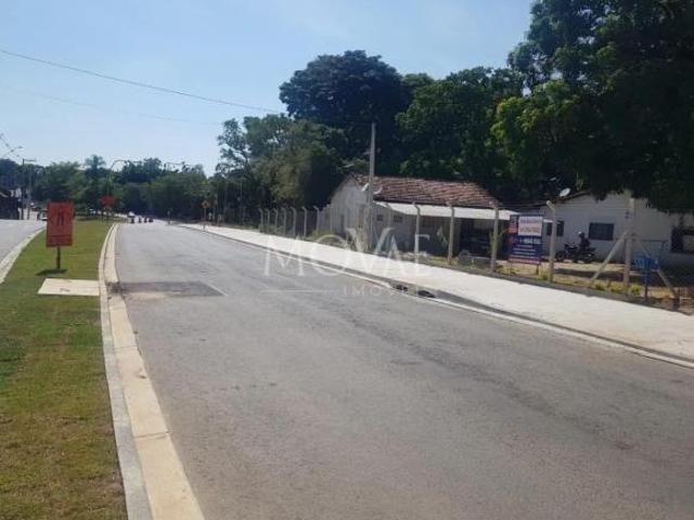 Área Comercial à venda em Avenida