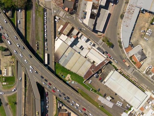 Área Comercial de 1.774 m² no Centro de Juiz de Fora Galpão, Lojas e Salas