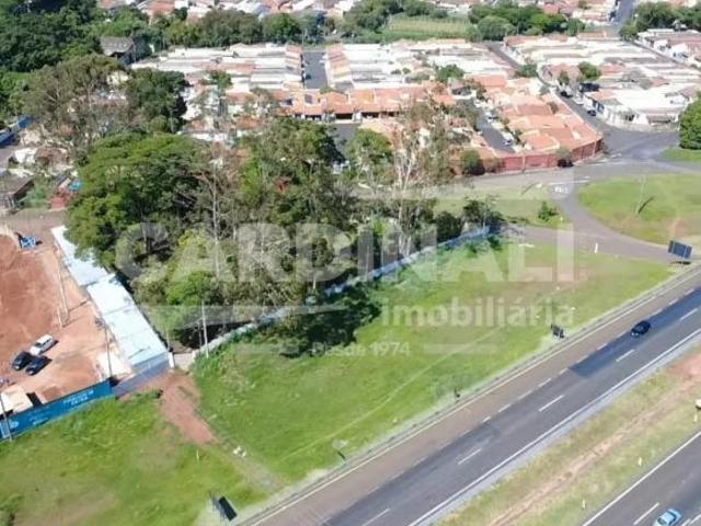 Área de frente a Rodovia Washington Luís localizada no bairro parque Delta São Carlos