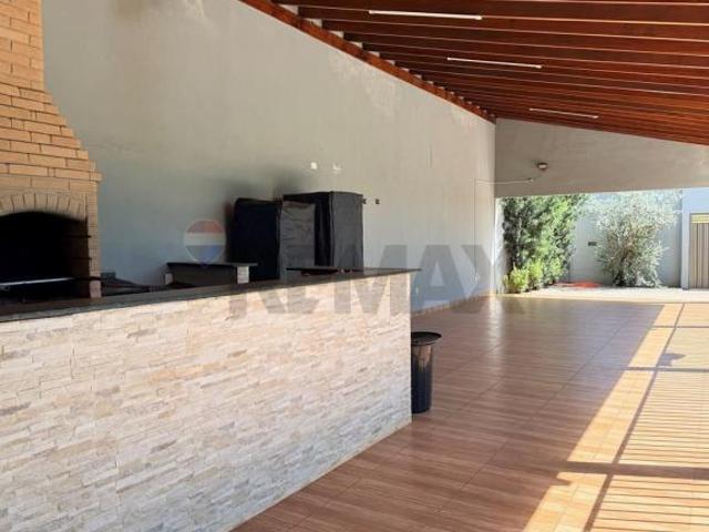 Área de Lazer com Piscina e Estrutura para Eventos em Jardinópolis