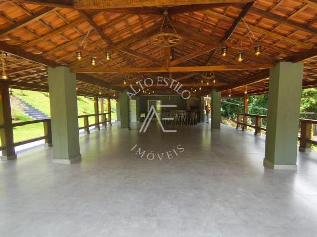Àrea de 2.476,00 m2, centro de São Simão
