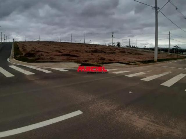 ÁREA EXCELENTE P PRÉDIO, FRENTE P 3 RUAS, JÁ TEM ESTUDO P PRÉDIO COM 46 APTOS, BAIRRO TOTALMENTE PLA