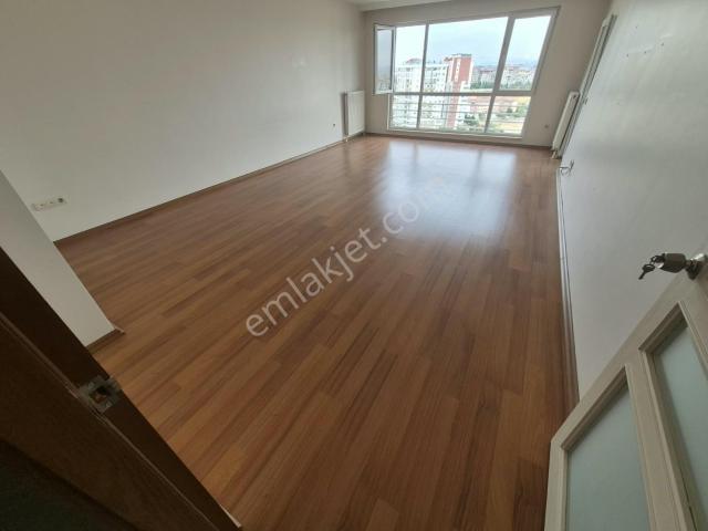 Arel'den Batıkent Batıyakası Sit. 11 Kat 2 Yıllığına Kiralık 4+1