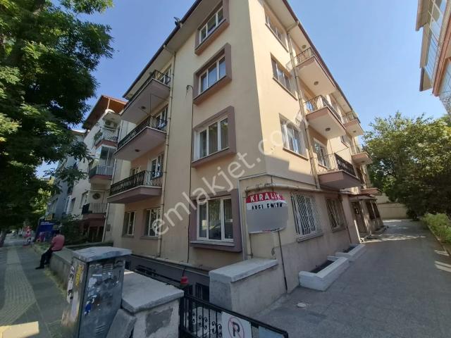 Arel'den Gençlik Cadde Üstü Kot 1'de Geniş M.ısıtma 2+1 Daire