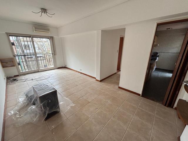 Arenales al 1700, Argentina