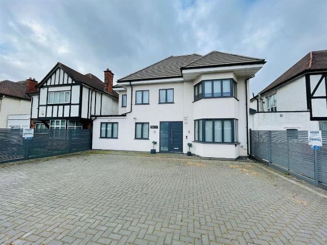 Arendale Court, Hendon Way, London NW4, 2 bed flat to rent, £1,950 pcm | PrimeLocation