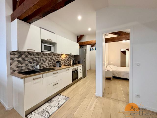 ARES CHARMANT APPARTEMENT T3 HYPER CENTRE